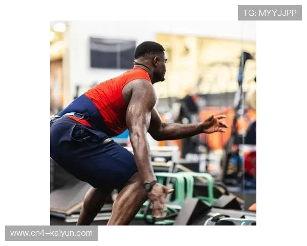 特蕾莎·韦瑟斯庞社媒更新，展示与锡安训练合影